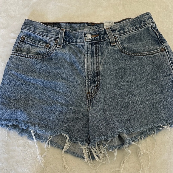 Levi 550 Frayed Hem Shorts - Picture 2 of 8